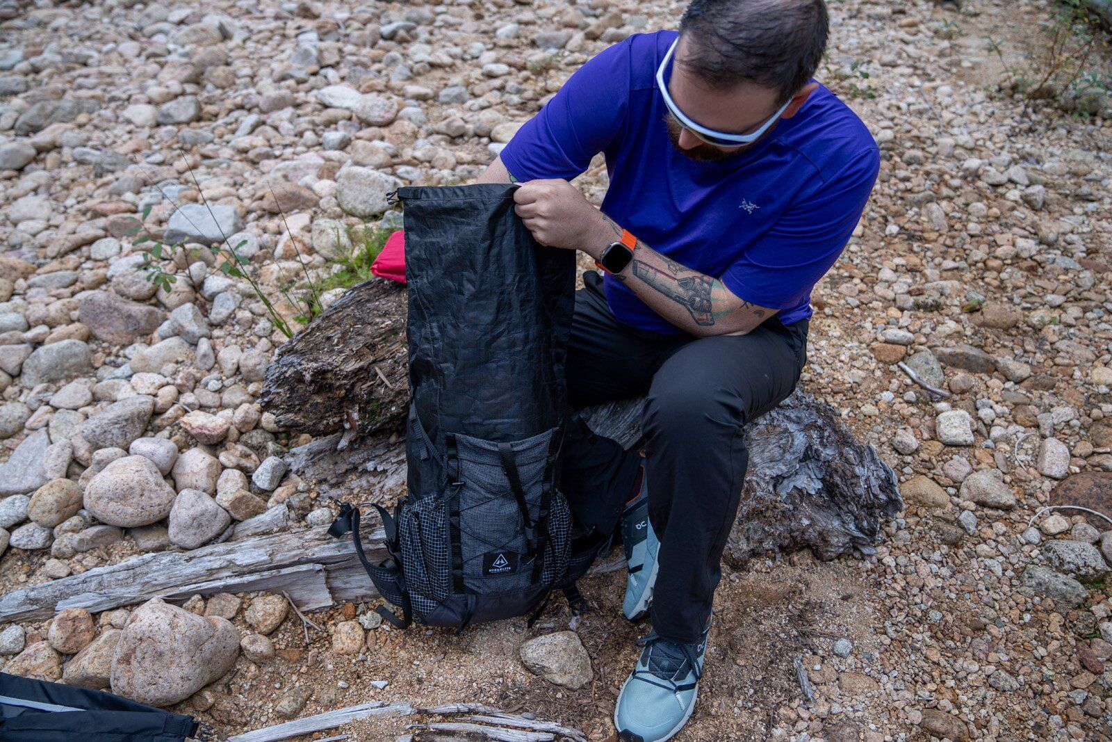 Accessing main compartment of Hyperlite Mountain Gear Elevate 22 hiking daypack