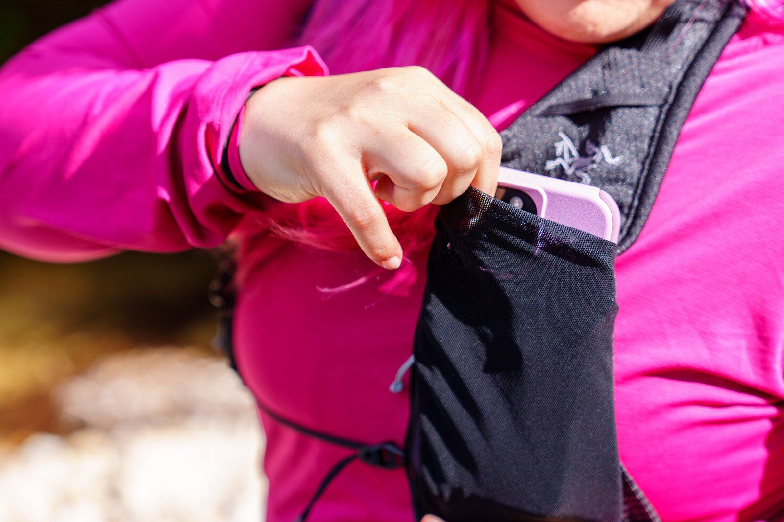 Accessing phone in mesh pocket of Arc'teryx Aerios 35 hiking daypack