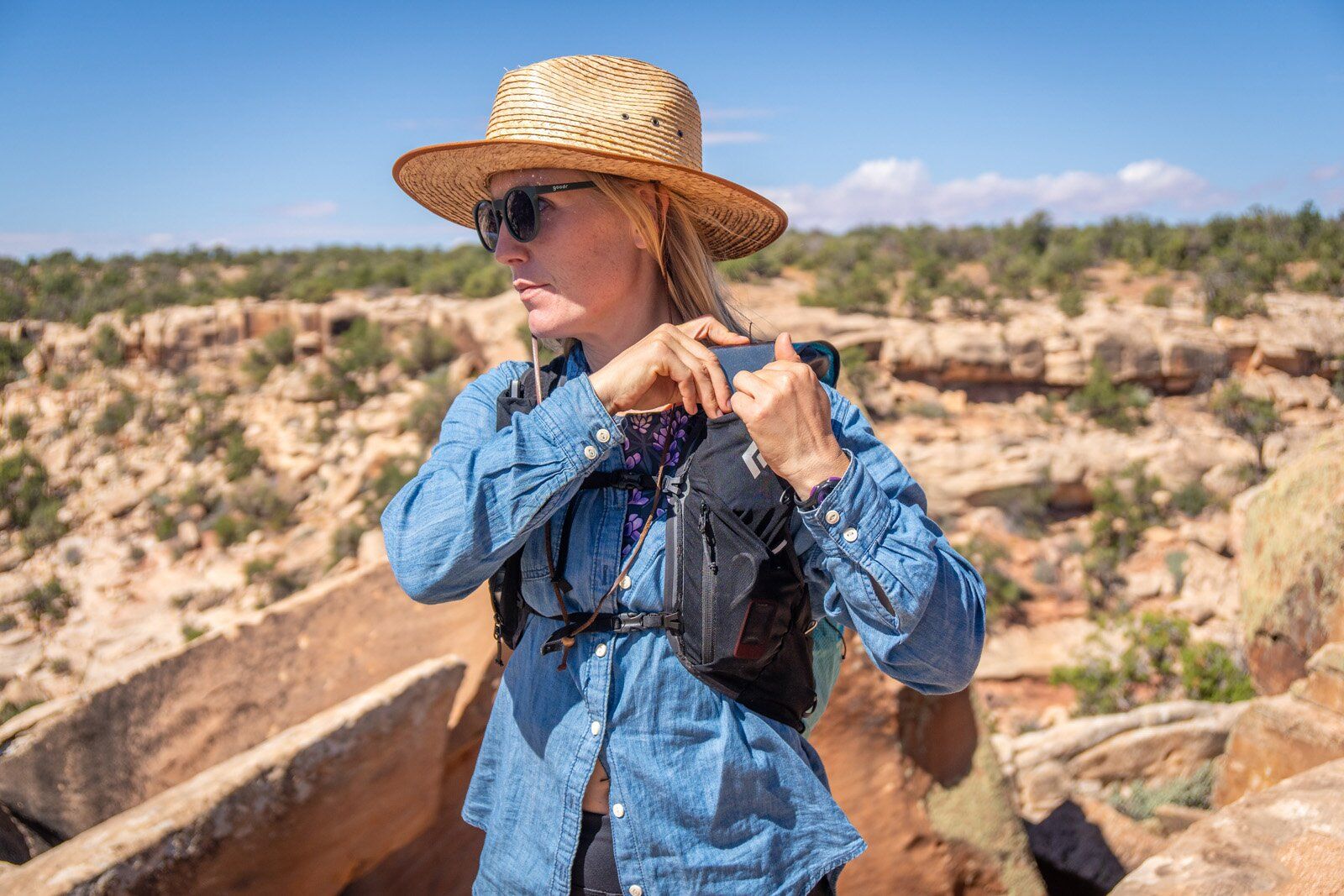 Accessing phone pocket on shoulder strap of Black Diamond Distance 22 hiking daypack