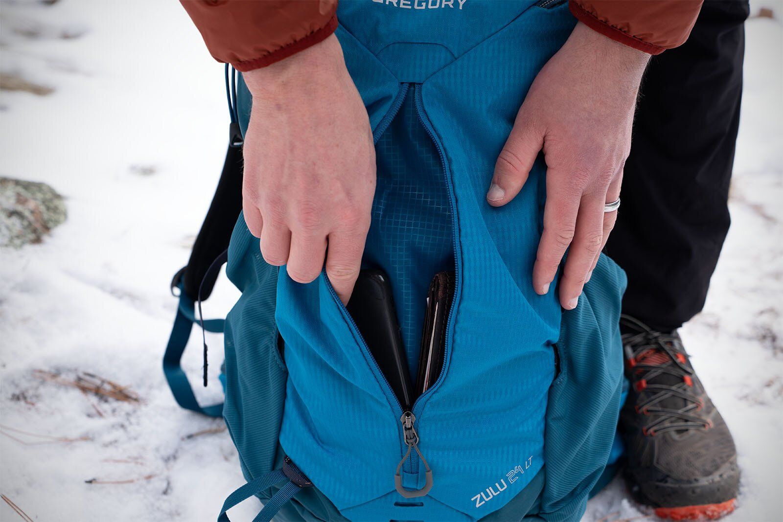Accessing tall zippered front pocket on Gregory Zulu 24 LT hiking daypack