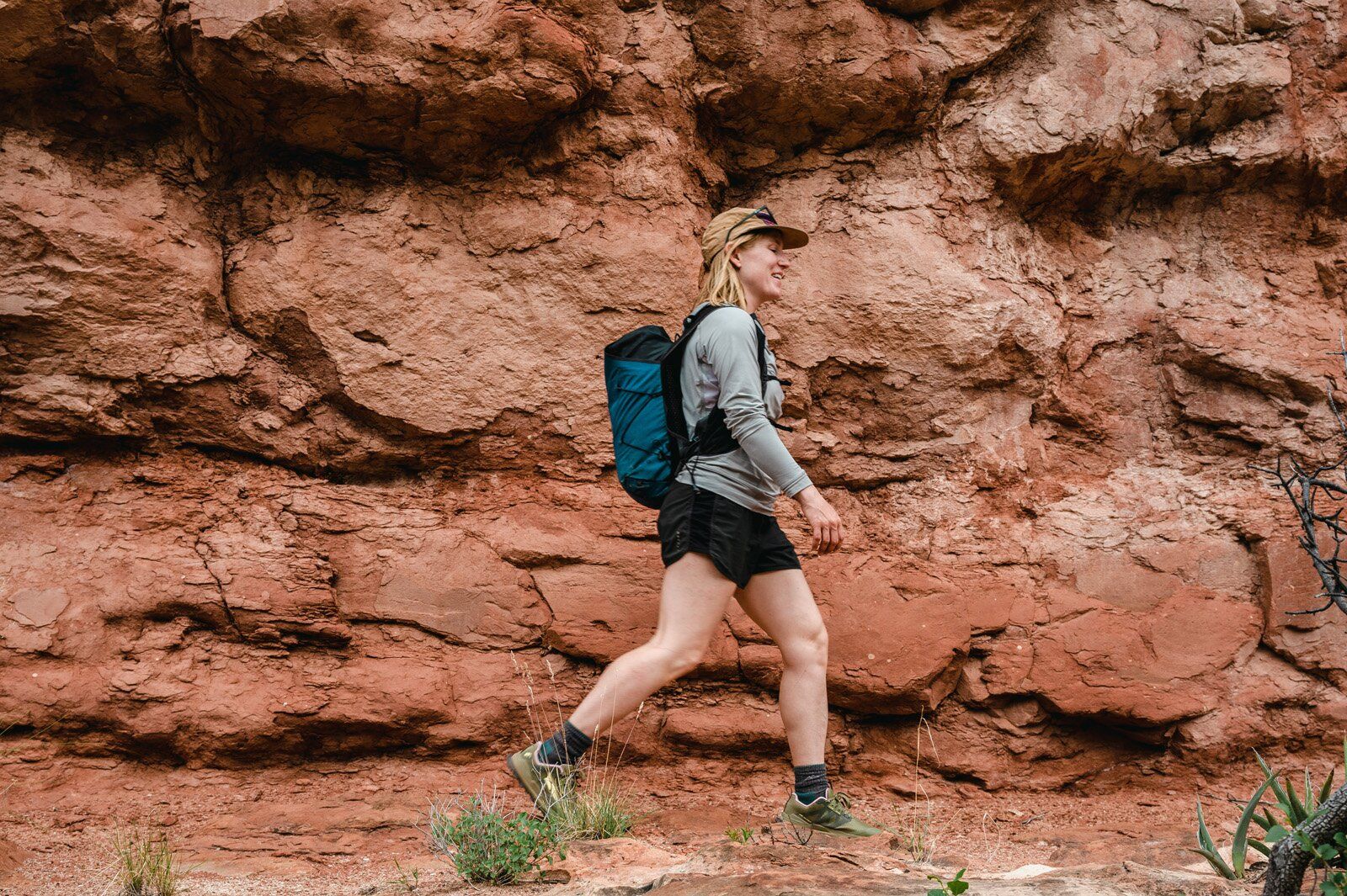 Black Diamond Distance 15 hiking daypack next to red rock