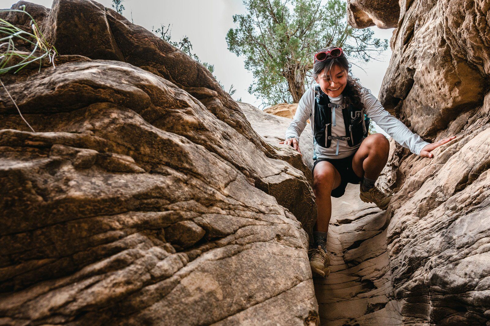 Climbing down canyon wall wearing the Ultimate Direction Fastpack 20 hiking daypack