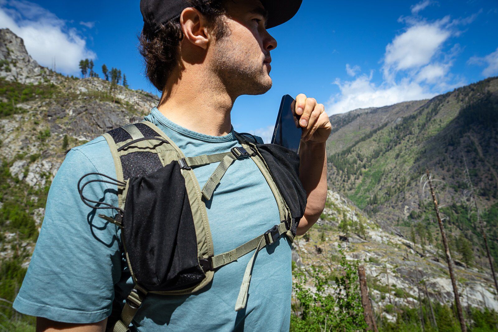 Close-up front view of Mystery Ranch Gallagator 25 hiking daypack