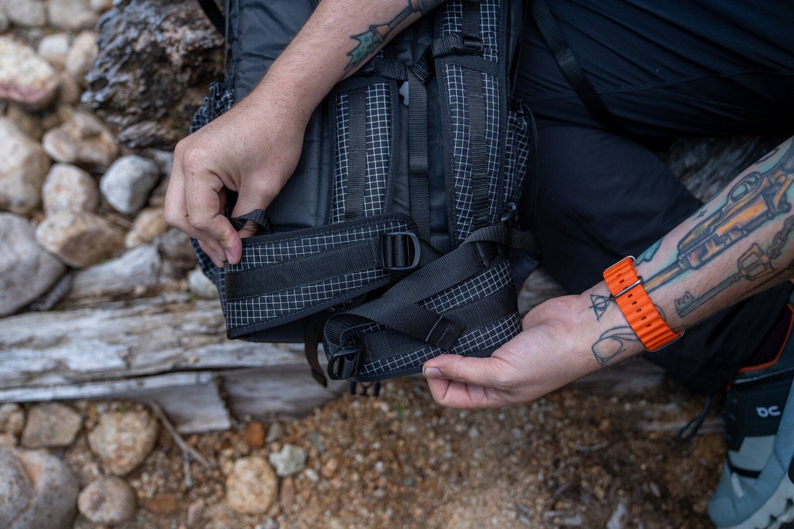 Close-up of adjustable hip straps of Hyperlite Mountain Gear Elevate 22 hiking daypack