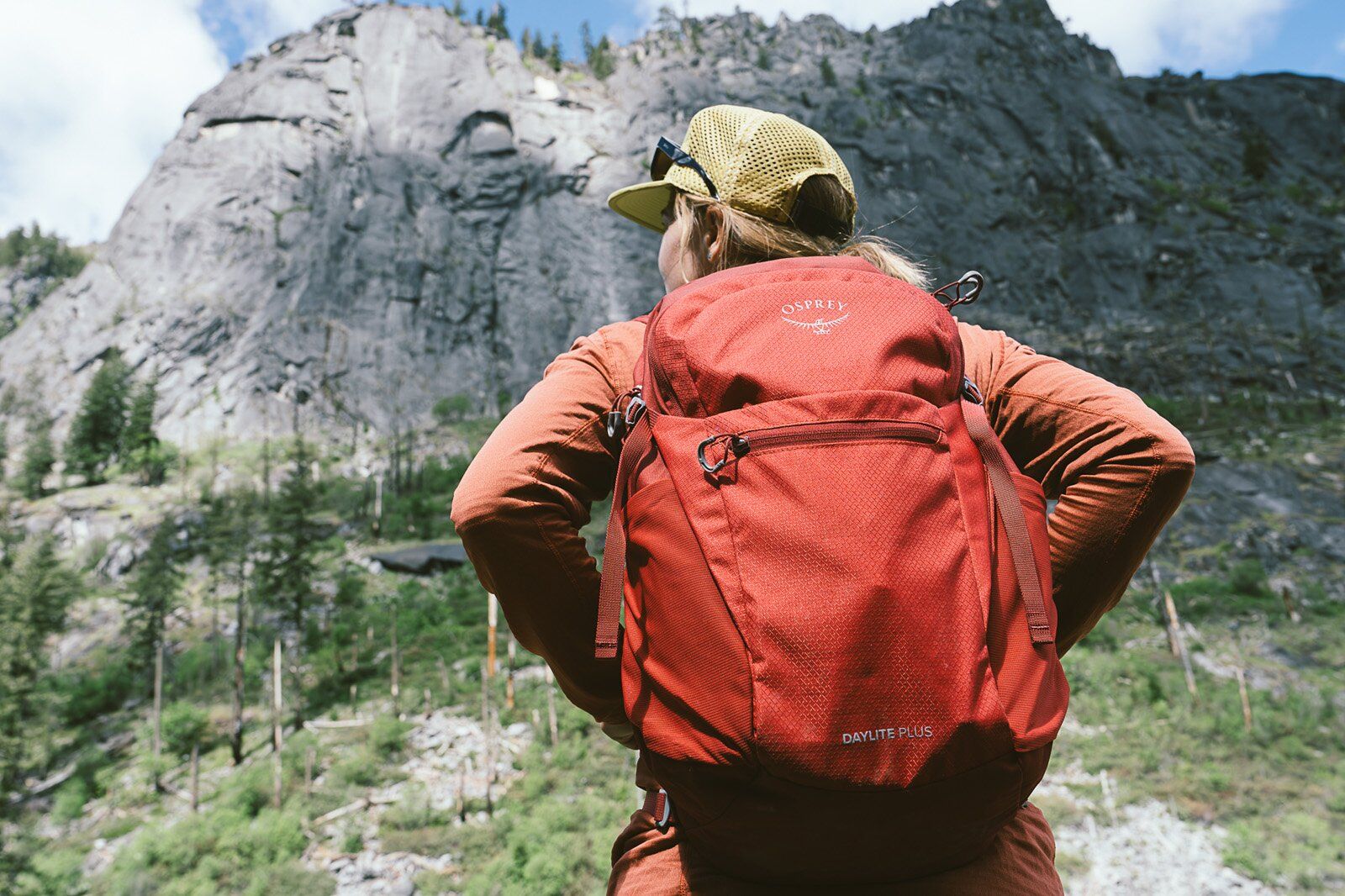 Close-up rear view of hiker wearing the Osprey Daylite Plus hiking daypack