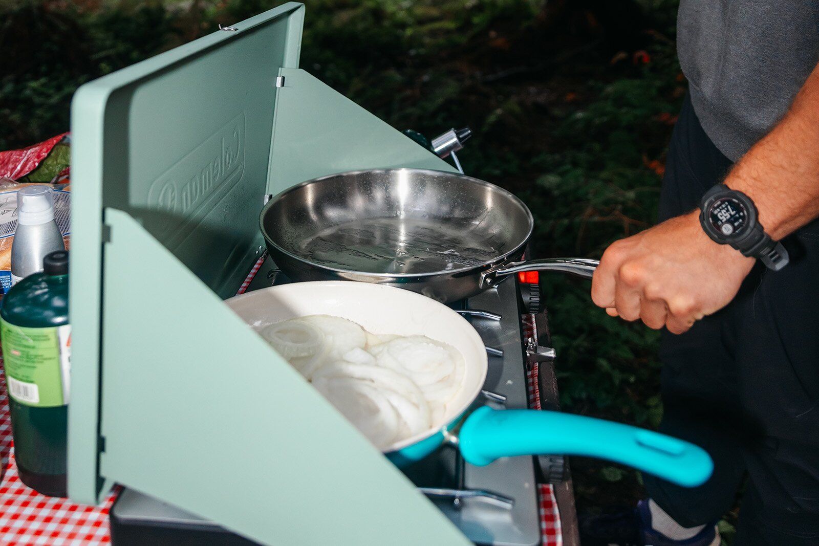 Cooking with two pans on the Coleman Cascade Classic camping stove