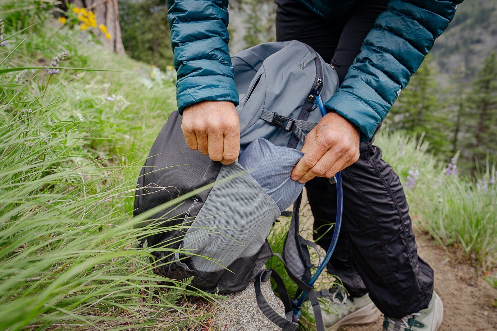 Deuter Speed Lite 21 hiking daypack side pocket