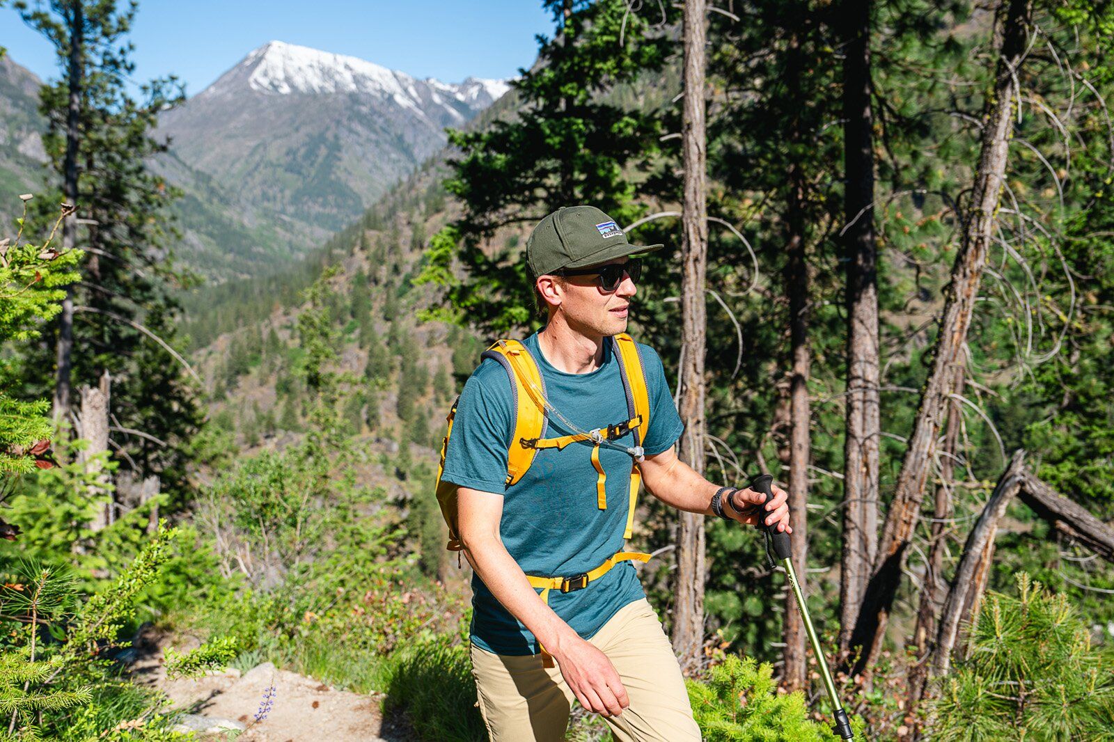 Front view of hiker on trail wearing the REI Co-op Trail 25 hiking daypack