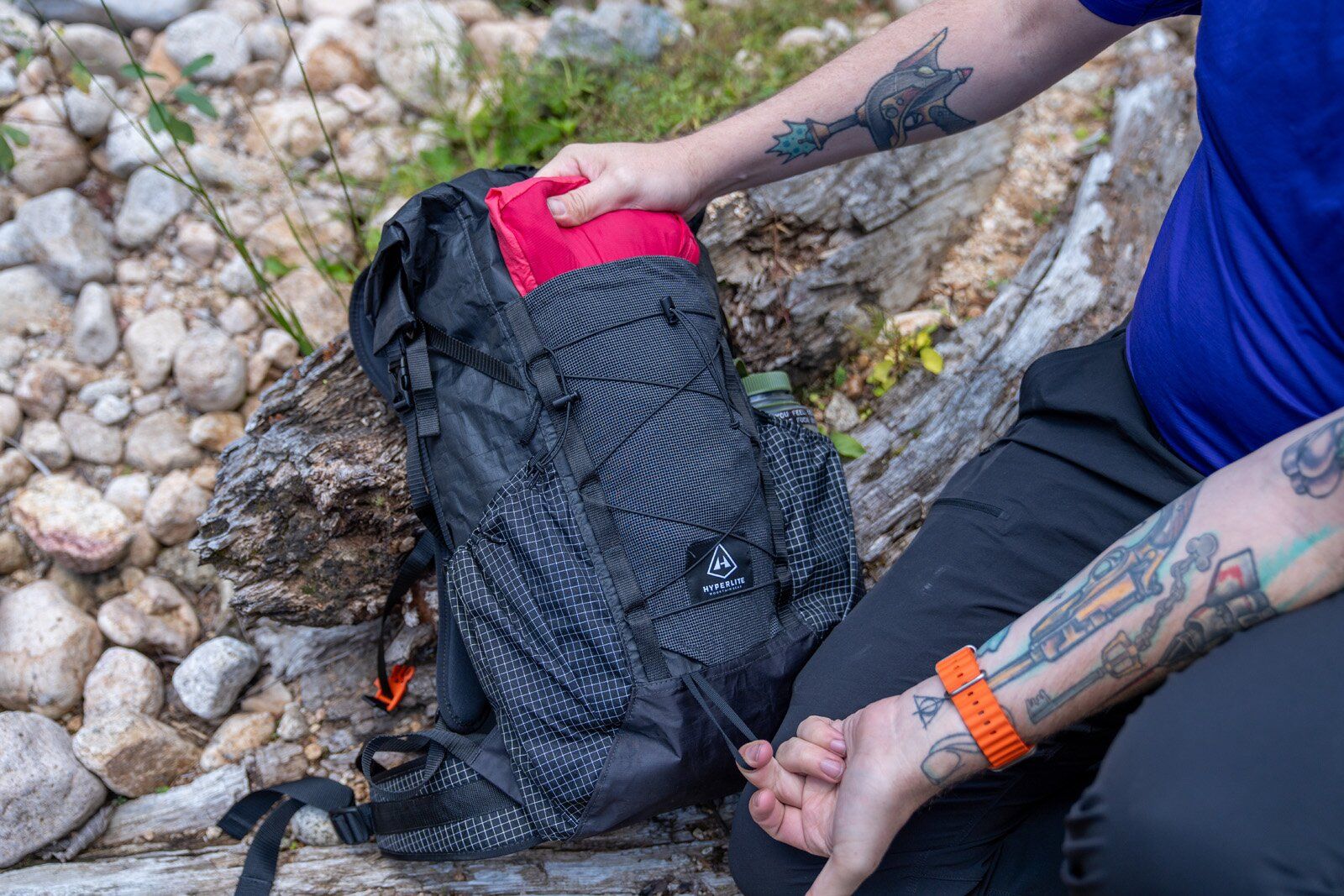 Front view of Hyperlite Mountain Gear Elevate 22 hiking daypack