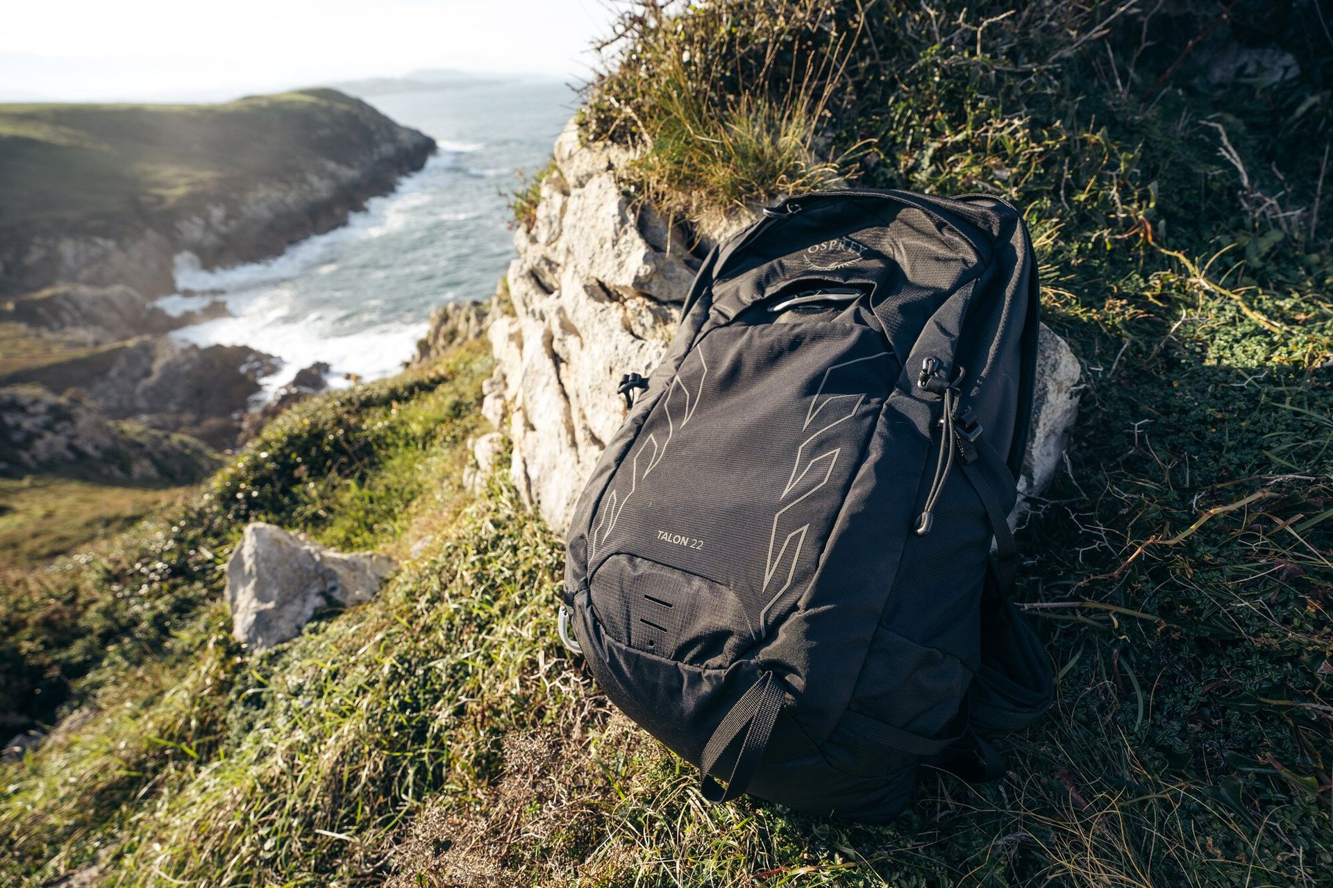 Front view of the Osprey Talon 22 hiking daypack