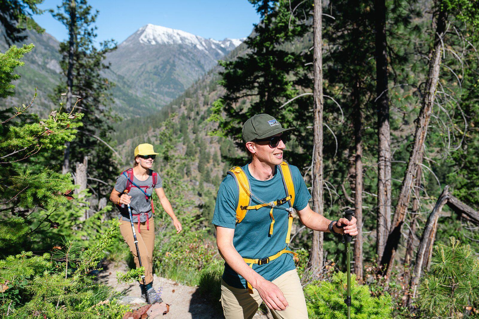 Hiker on trail with the REI Co-op Trail 25 hiking daypack