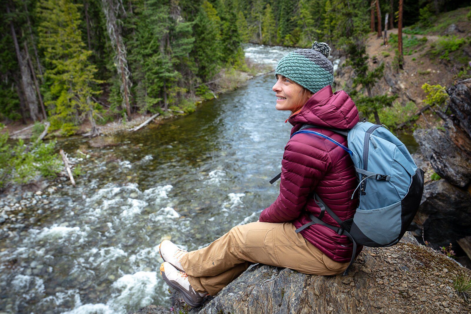 Hiker resting with Deuter Speed Lite 21 hiking daypack
