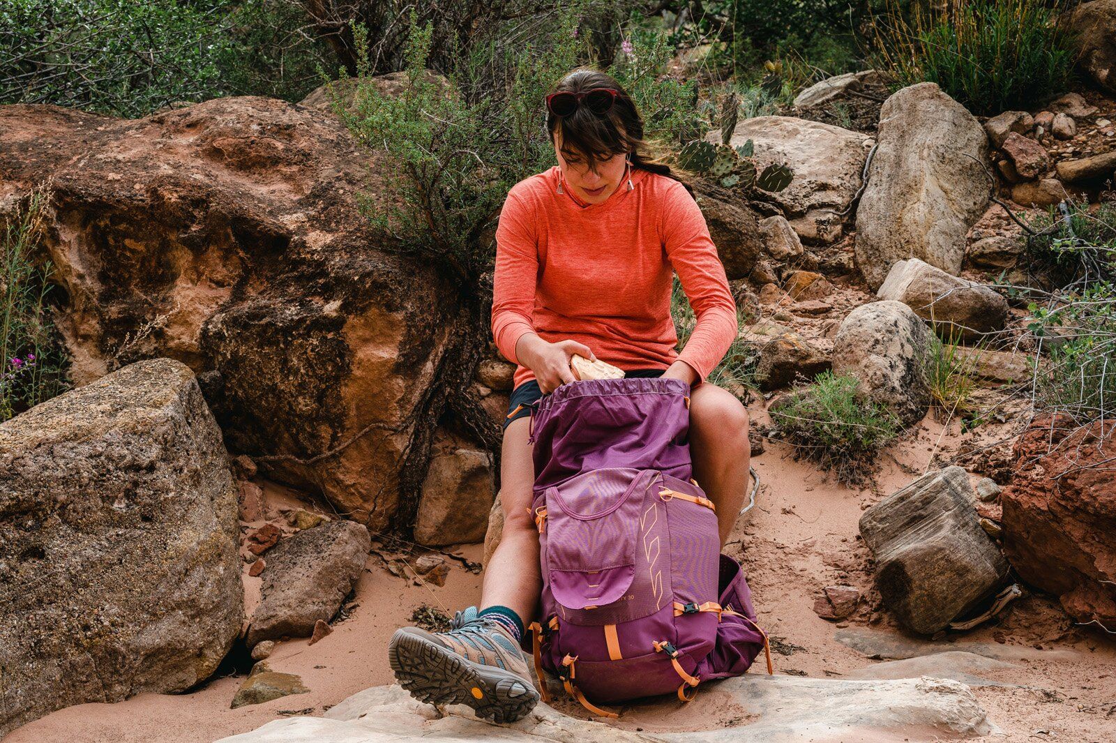 Hiker unpacking the Osprey Tempest Velocity 30 hiking daypack
