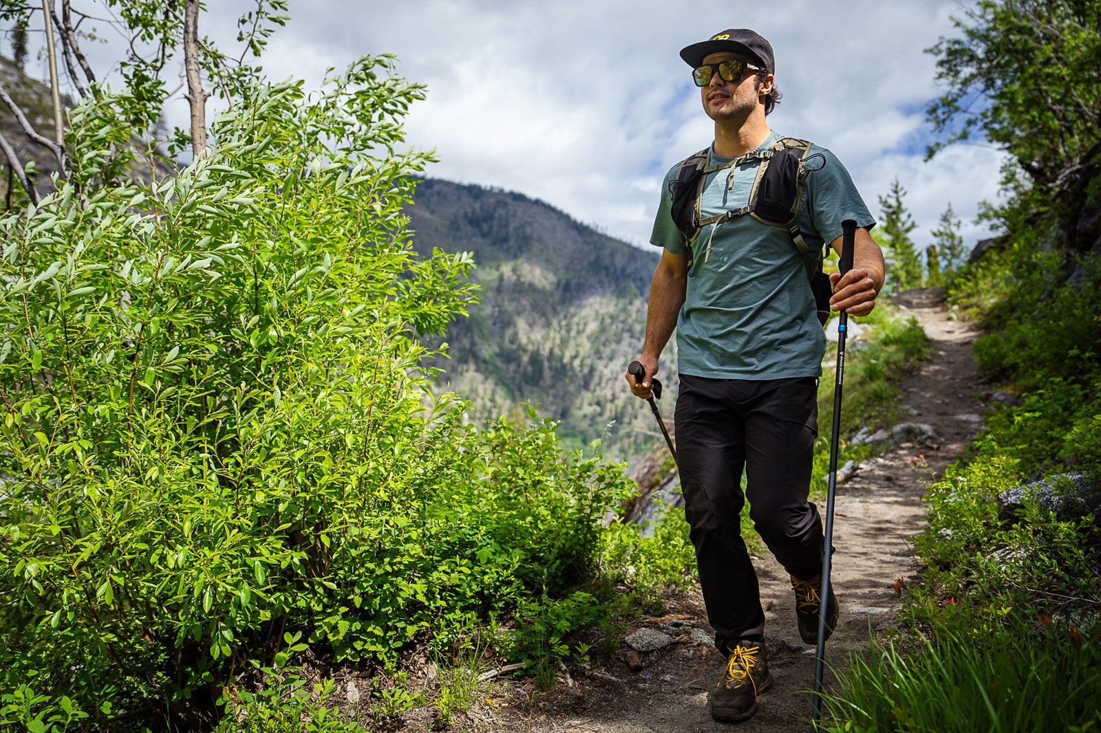 Hiker using the Mystery Ranch Gallagator 25 hiking daypack