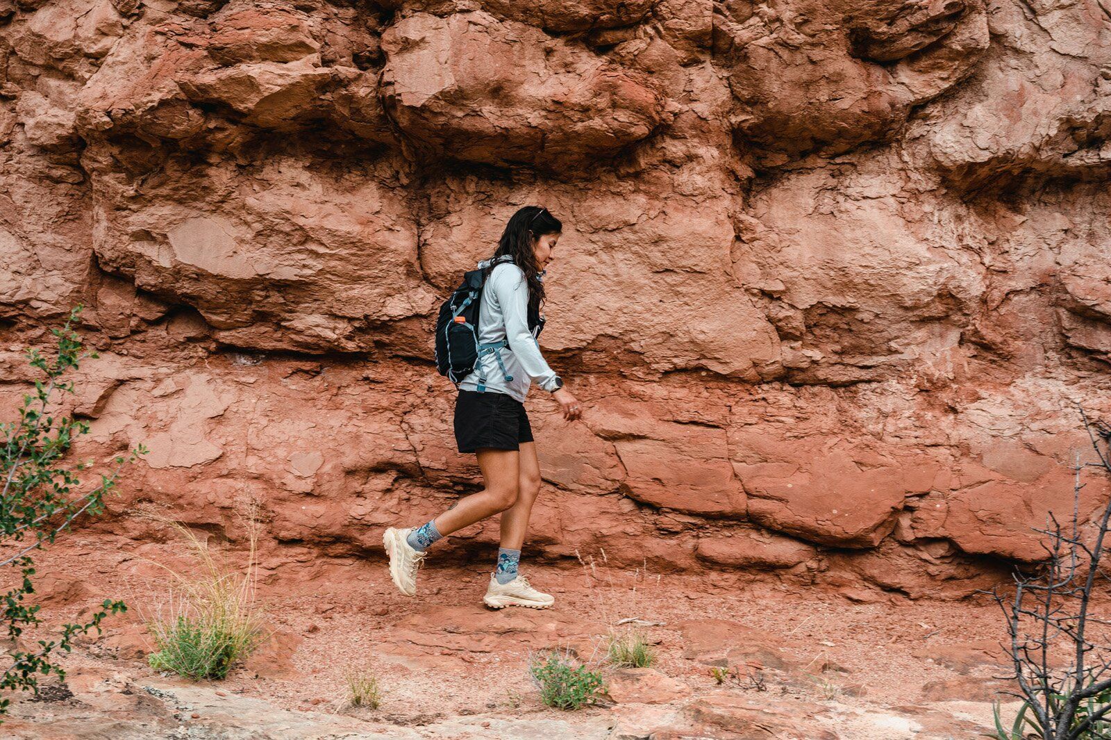 Hiking on red rock trail with Ultimate Direction Fastpack 20 hiking daypack
