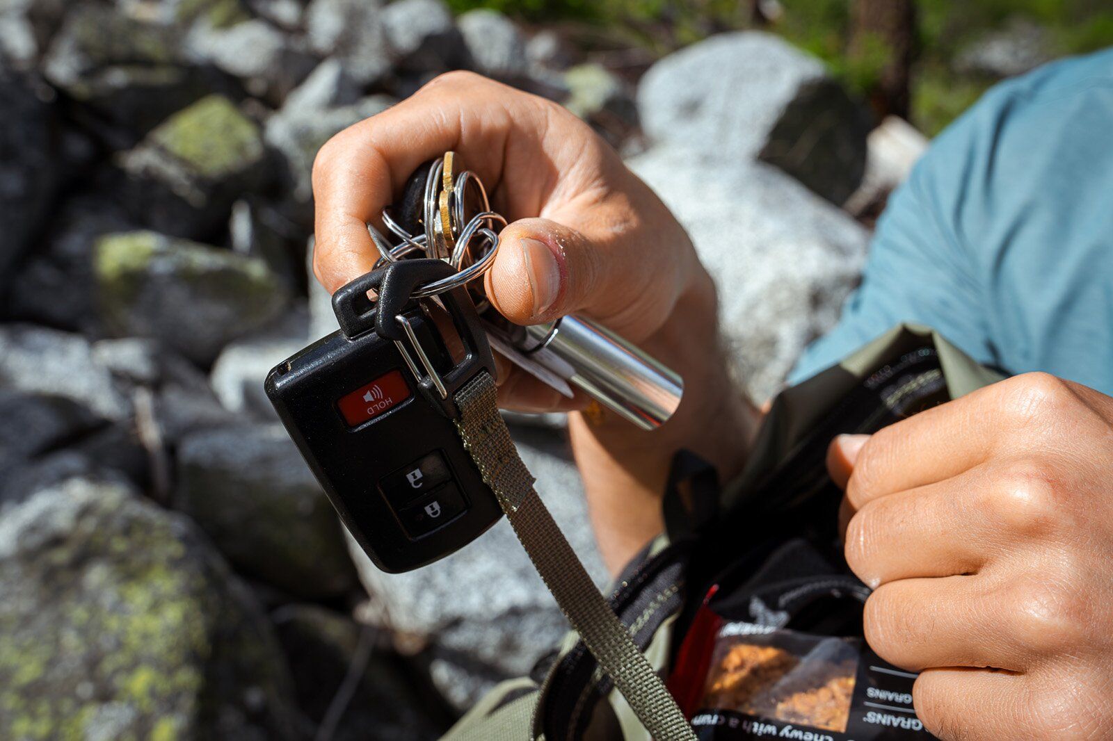 Mystery Ranch Gallagator 25 hiking daypack integrated key clip