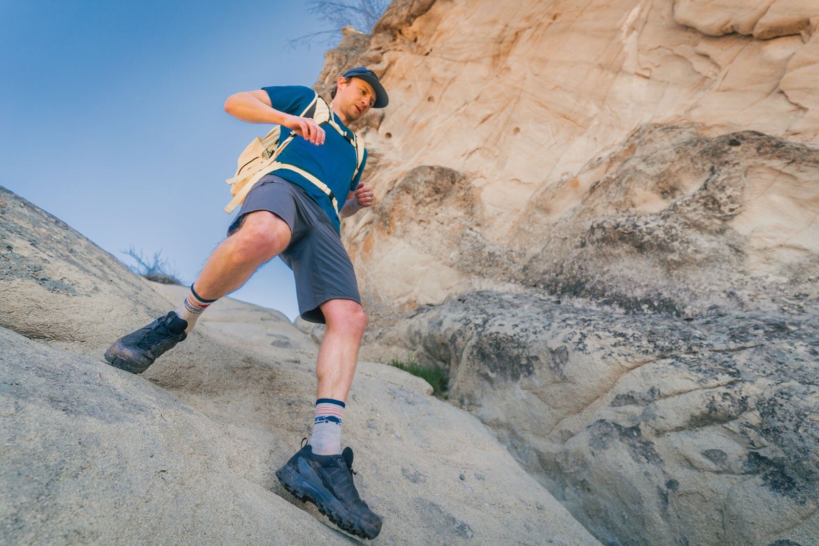 Nemo Resolve Endless Promise 25 daypack running down hill