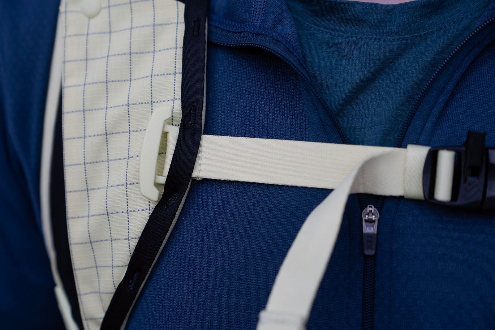 Nemo Resolve Endless Promise 25 hiking daypack sternum strap adjustment