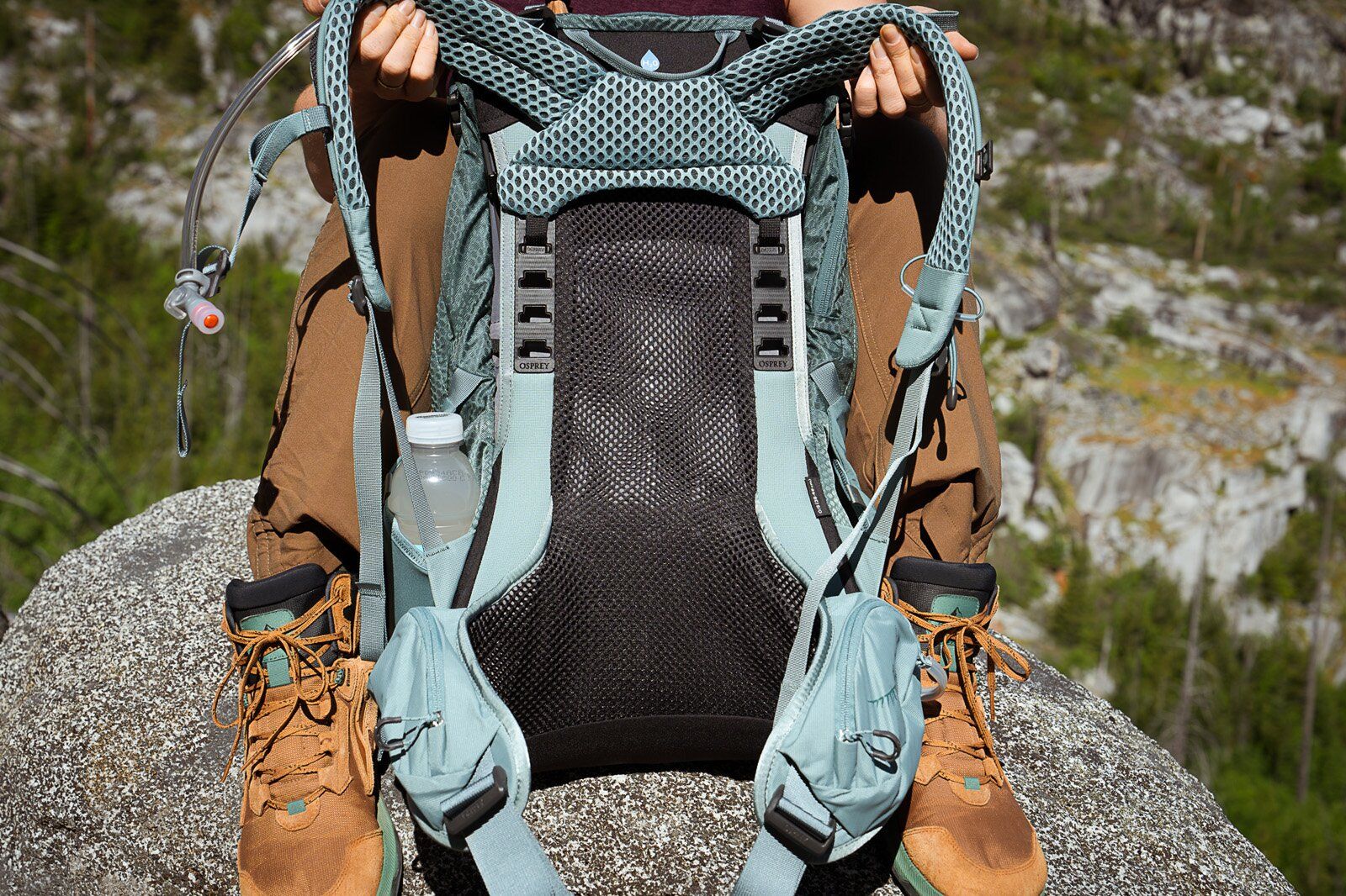 Osprey Mira 22 hiking daypack back panel and shoulder straps