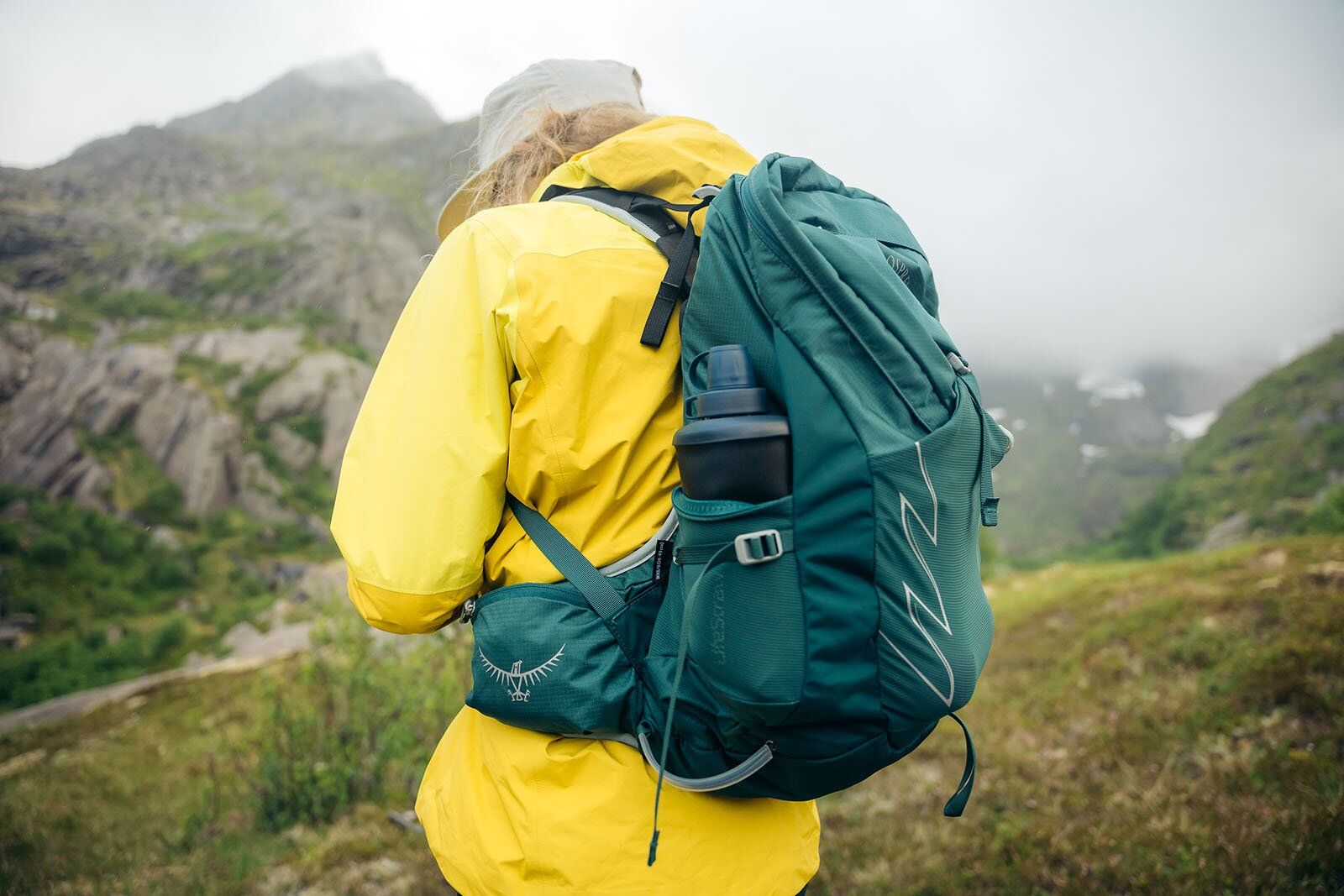 OSPREY TEMPEST 24 daypack padded hipbelt