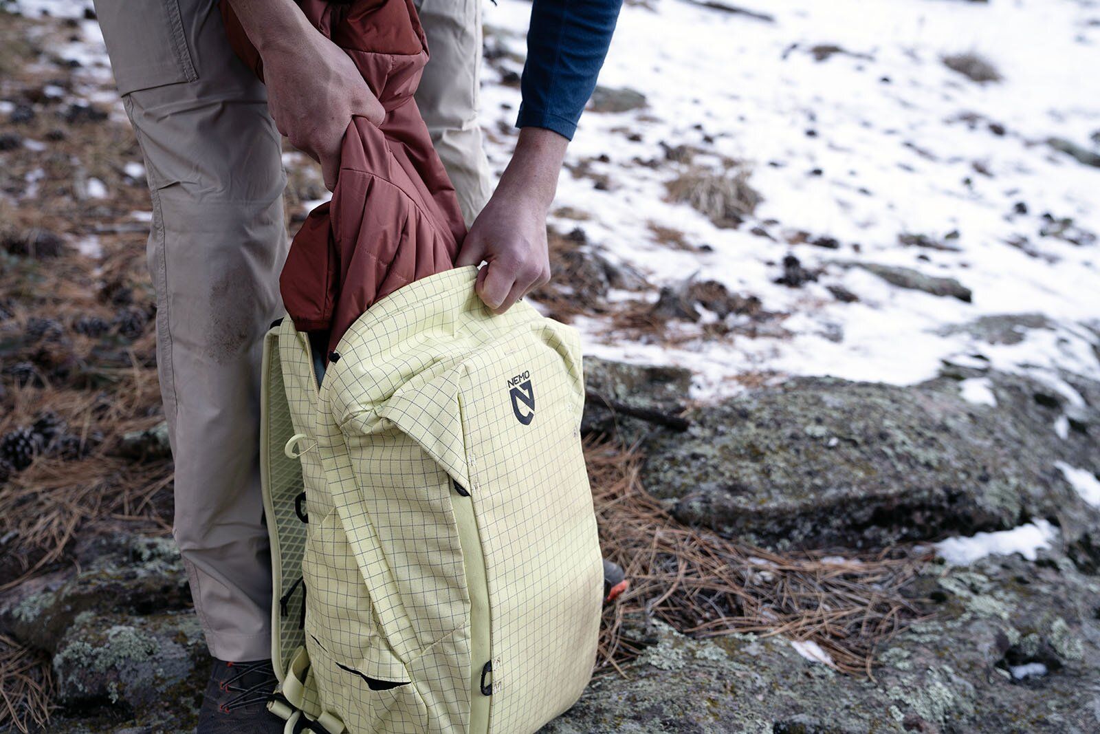 Pulling jacket out of Nemo Resolve Endless Promise 25 hiking daypack