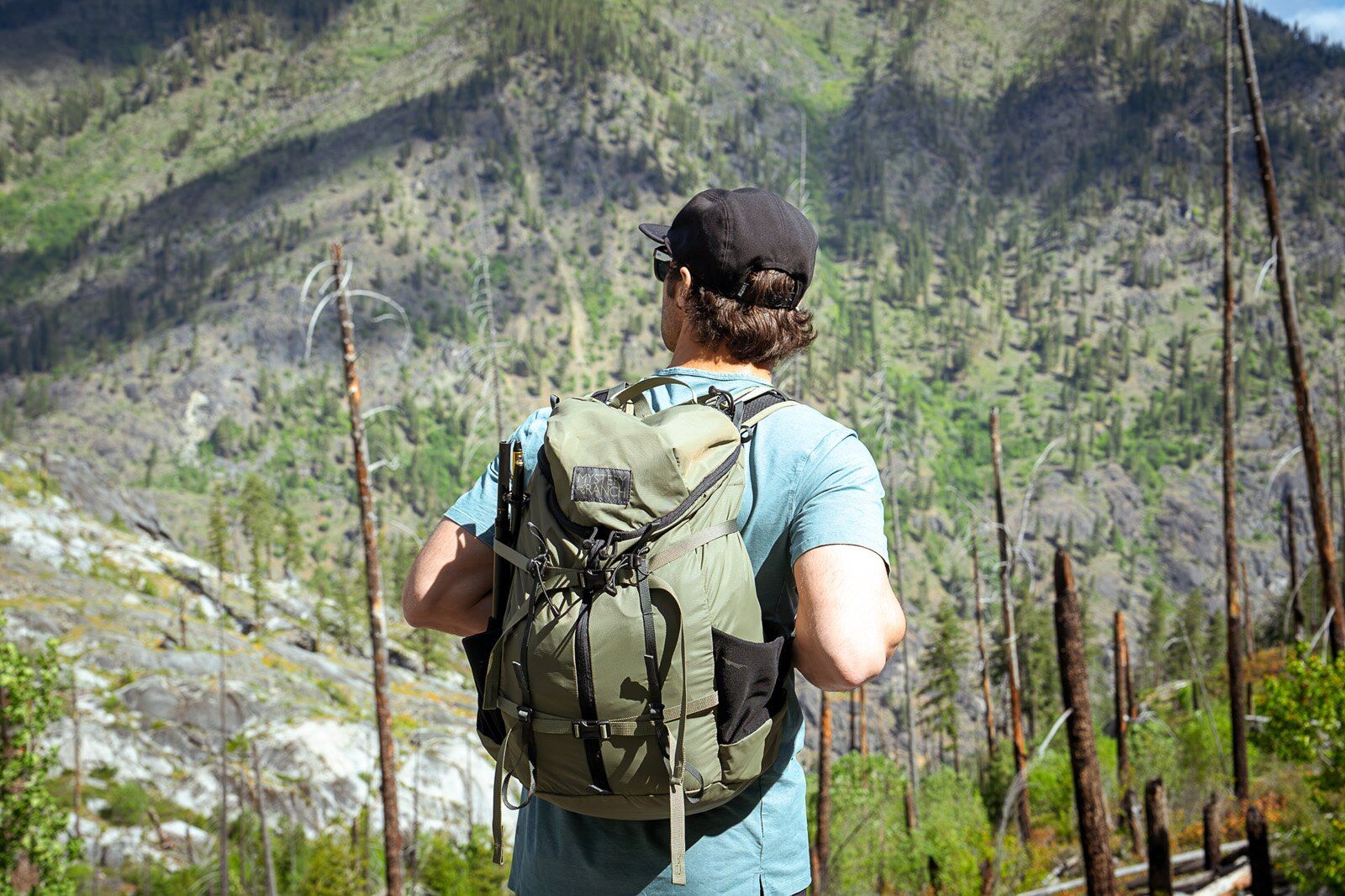 Rear view of hiker wearing the Mystery Ranch Gallagator 25 hiking daypack