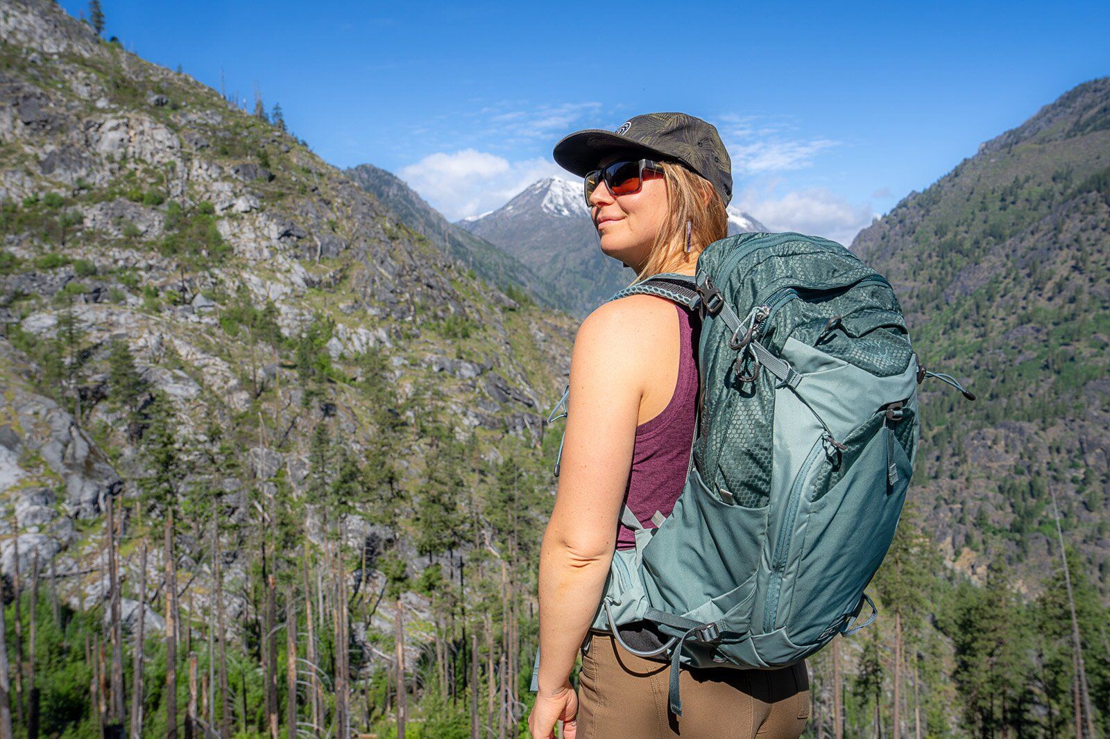 Rear view of hiker wearing the Osprey Mira 22 hiking daypack