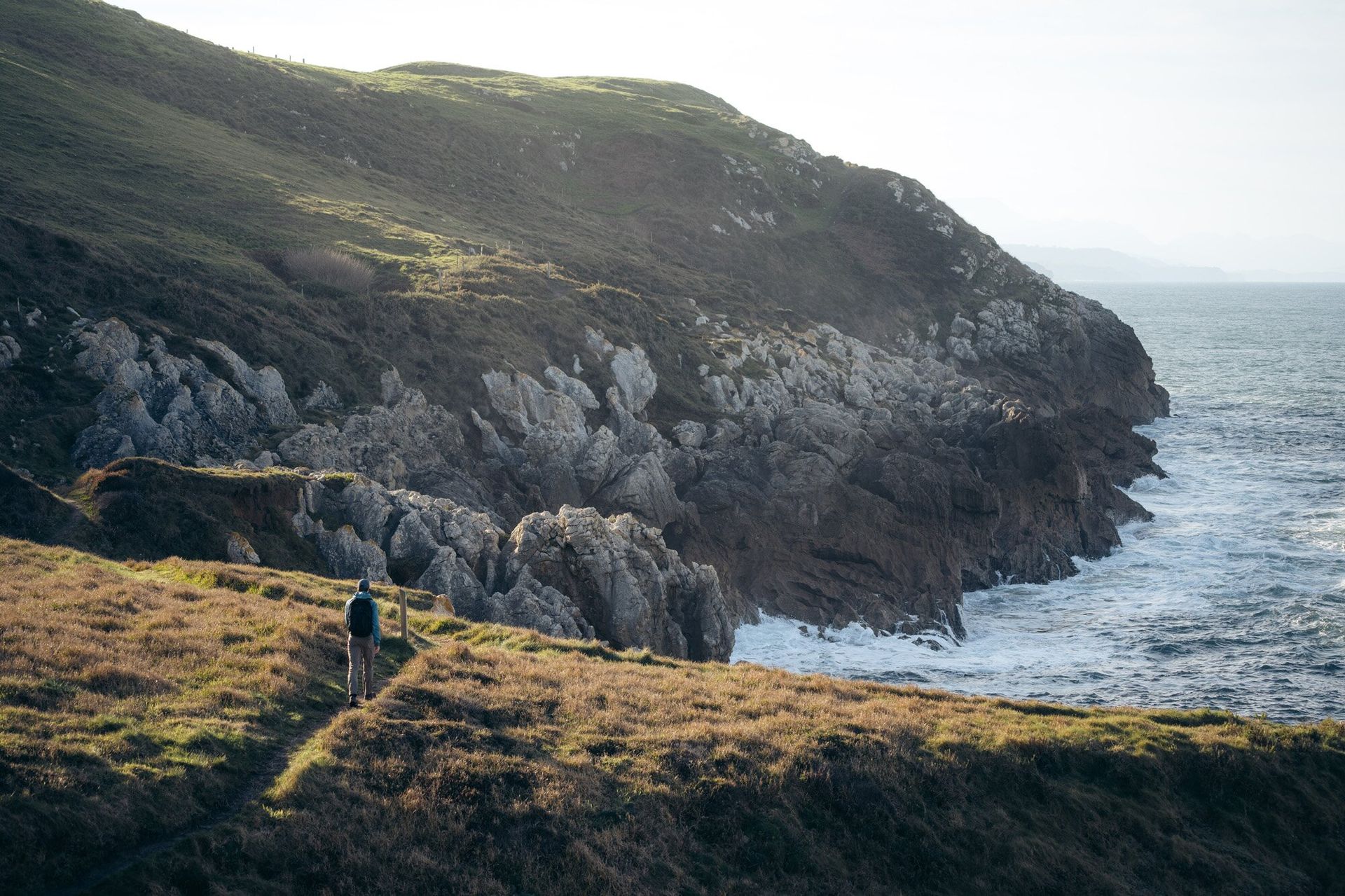 Rear view of hiker wearing the Osprey Talon 22 hiking daypack