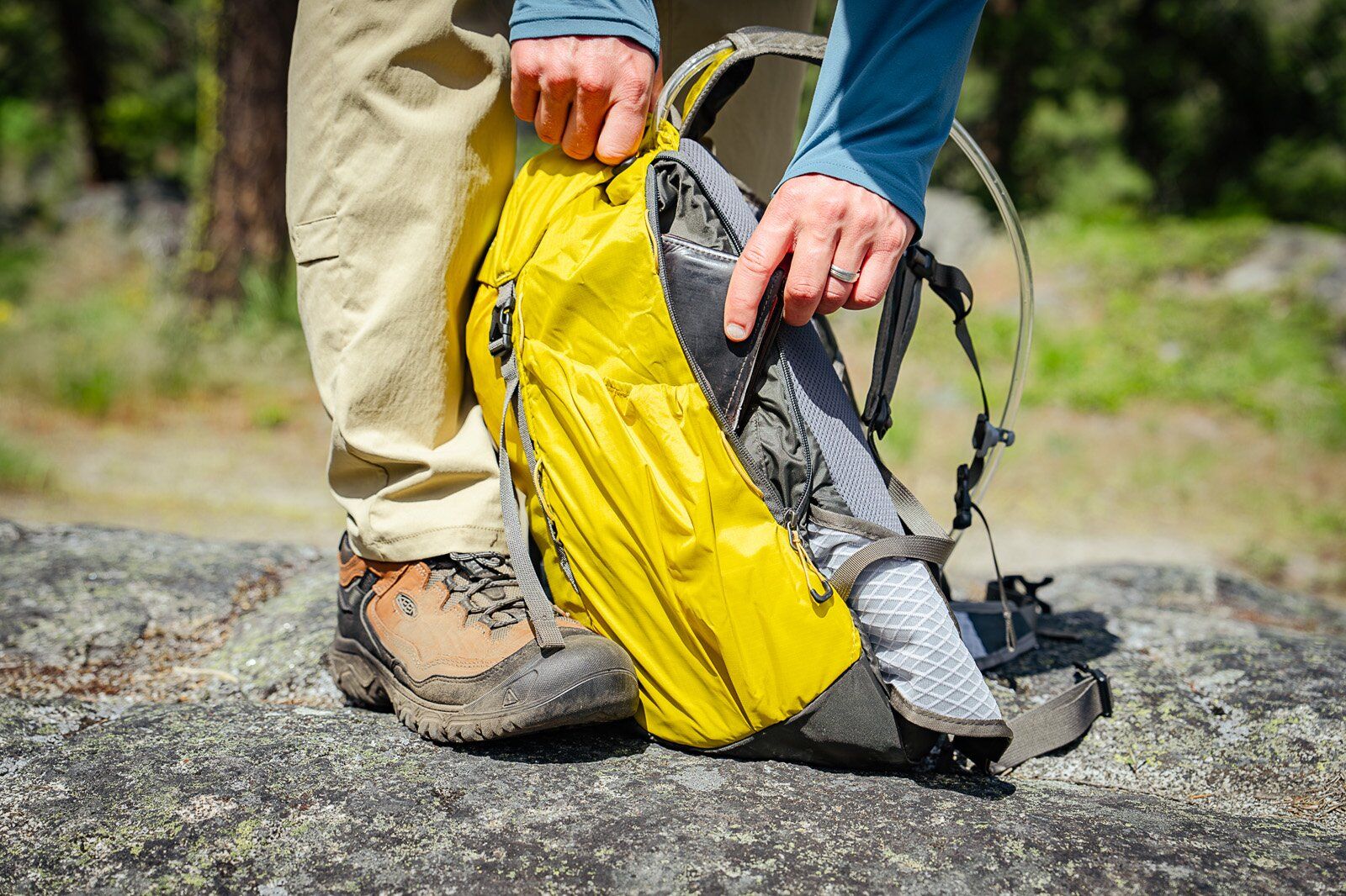 REI Co-op Flash 22 hiking daypack zippered side-entry pocket