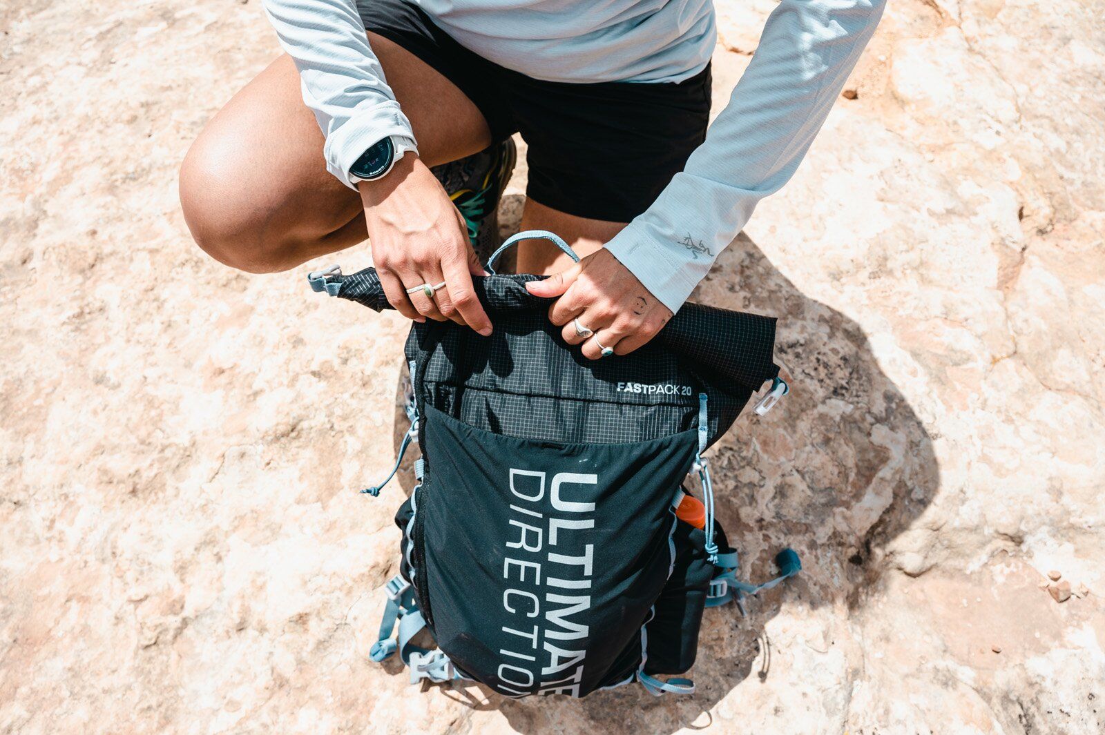 Roll-top closure of Ultimate Direction Fastpack 20 hiking daypack