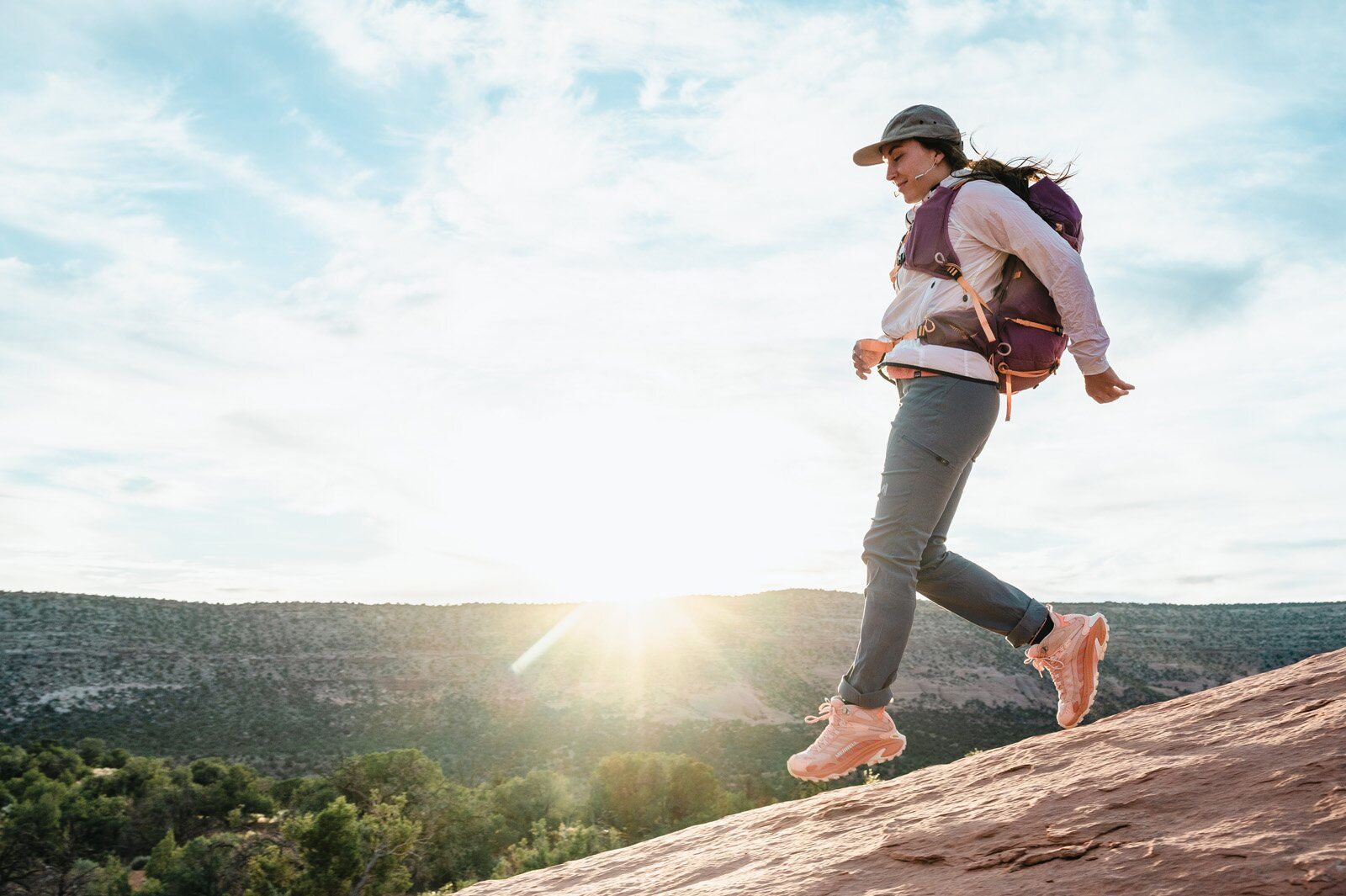 Running over rocks with Osprey Tempest Velocity 30 hiking daypack