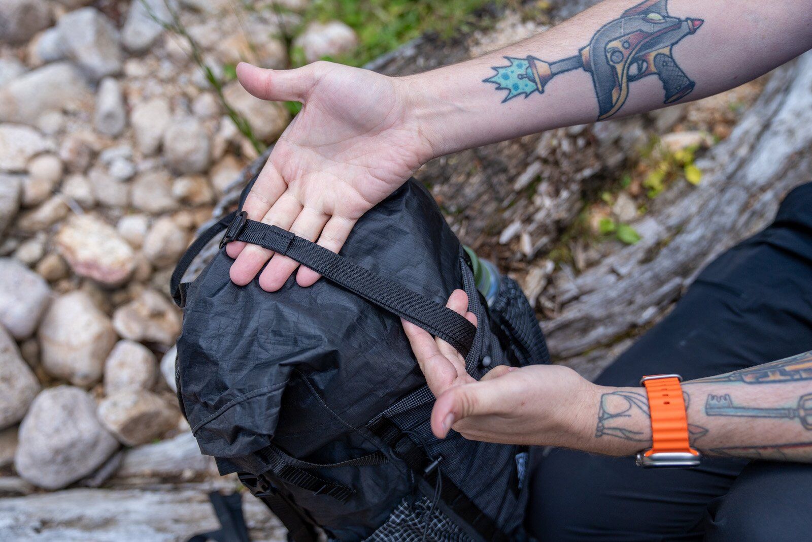 Top strap of the Hyperlite Mountain Gear Elevate 22 hiking daypack