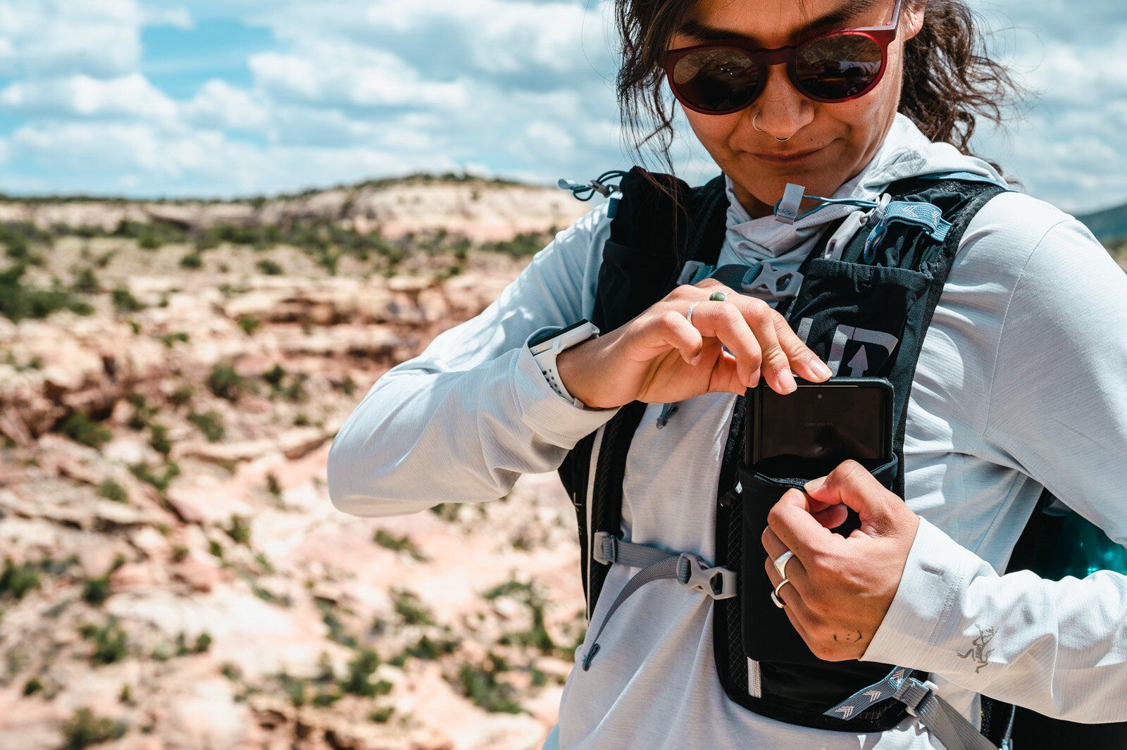 Ultimate Direction Fastpack 20 hiking daypack phone stretch mesh pocket